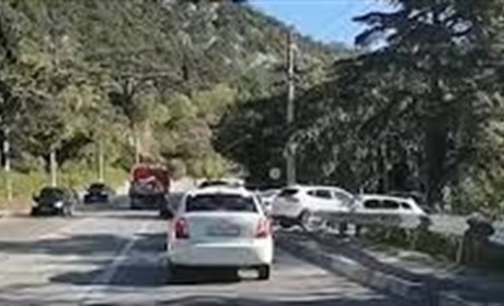 Бензиновий колапс: у Криму пальне зливають з припаркованих машин