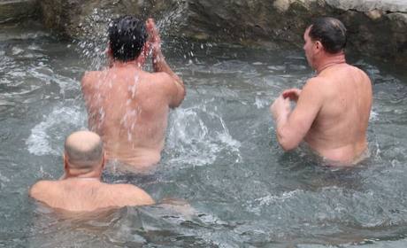 Спасатели предупреждают: во время крещенских купаний важно придерживаться правил