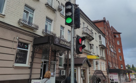 На центральній площі Ніжина відновлено роботу світлофорів!