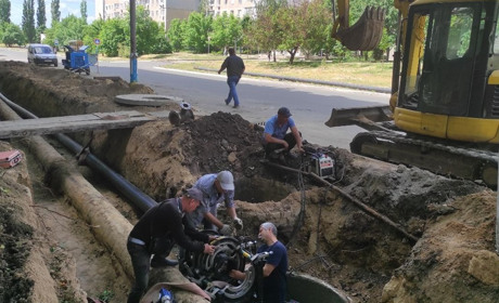 Заміна трубопроводу на вул. Дружби Народів, хоч і не спішно, але триває. У чому причини затримки?