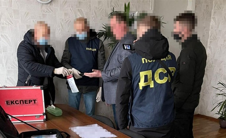 На Золотоніщині правоохоронці на гарячому затримали голову ОТГ за отримання хабара