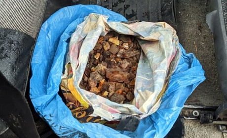 На Сарненщині у водія «Запорожця» вилучили близько 3 кг бурштину