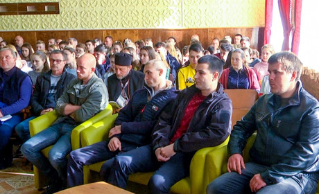 У Сватовому провели хлопців в армію. Вони служитимуть у сухопутних військах