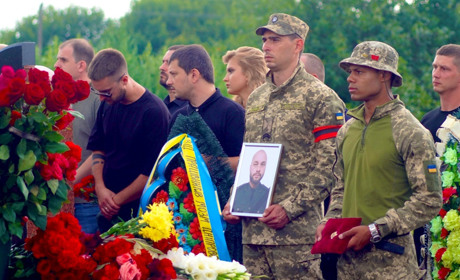 У Переяславі попрощалися з Валерієм Сахном. Він повернувся з-за кордону, щоб захищати Україну ВІДЕО