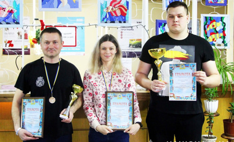 Поліцейська з Вараша стала кращою плавчинею в області