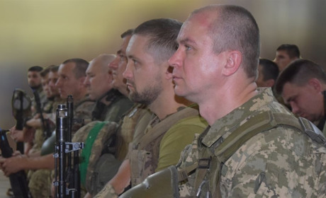 На честь Дня бригади звягеляни передали бійцям 30 ОМБр відзнаки