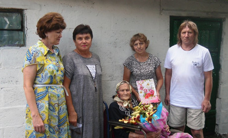Берегиню роду Кулінічів з Гришиного вітали з 90-річчям