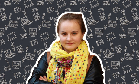 «Француженки берут, а наши – нет»: попаснянки вяжут шали, которые покупают в Париже