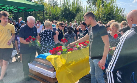 Назавжди 25. У Клишках попрощались із захисником, який стояв на захисті України з 2020 року