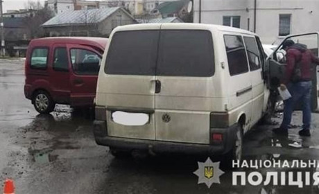 У Сокалі водій «Рено Кенго» помер за кермом своєї автівки, скоївши перед цим дві аварії