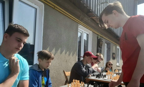 25 партій за 2 години зіграв з калушанами чемпіон Європи з шахів Валентин Прокоф’єв