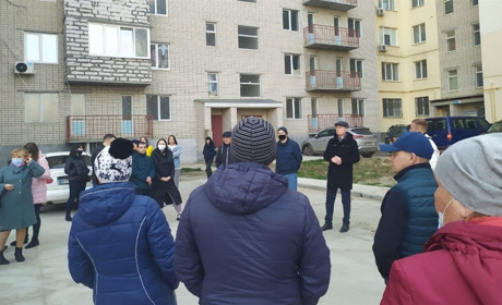 Житло є, але в'їхати в нього не можуть вже 5 років: 72 родини в Херсоні вимагають здачі новобудови