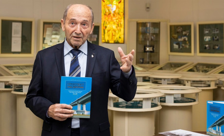 Інженеру, який будував Антонівський міст, — 84! Онук відкрив збір для допомоги легендарному дідусеві