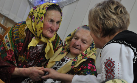 Як жіночий співочий гурт з села Скомороше різдвяними традиціями ділився і життєвими долями