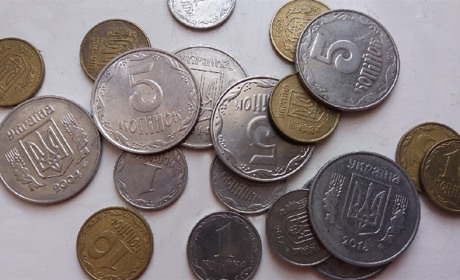 Чи залишається в обігу золотиста одногривнева монета?