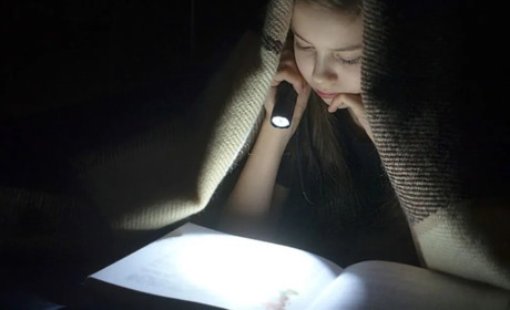 Погодинне відключення електроенергії 25 лютого: коли чекати світла