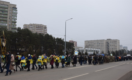 Воїни світла, як ангели, летять у засвіти. Нетішин віддав останню шану Герою Віталію Ковбі