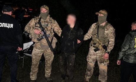 Обіцяв вивезти за кордон за 20 тисяч доларів: на Сарненщині судитимуть 22-річного чоловіка