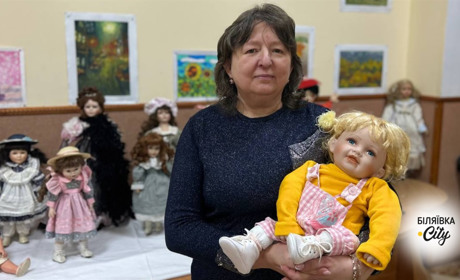 Від одних ляльок віє теплом, від інших – холодом. Історія колекції вінтажних ляльок Ольги Гіжиці