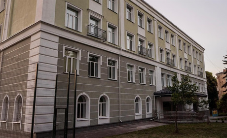 Понад 300 чернігівців прихистилися у сховищі чернігівської школи №3 під час активних бойових дій