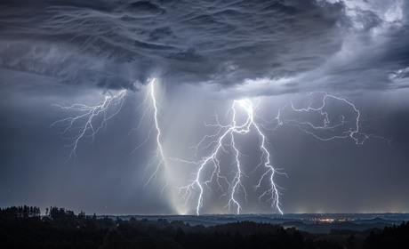 Як уберегтися від блискавки і що робити у разі удару: поради жителям Білопільщини