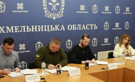 В Хмельницькій ОВА підписали Меморандум щодо гідного вшанування пам’яті загиблих захисників України