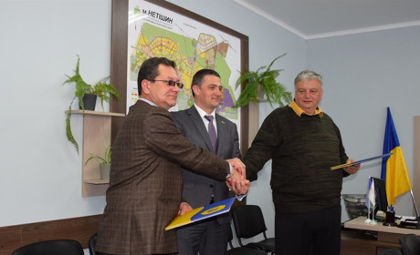 Нетішинська, Острозька тергромади та ХАЕС уклали меморандум: які спільні проєкти реалізовуватимуть