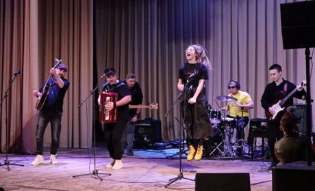 «Нам приємно бути тут»: гурт «Крутий заміс» на «Вінграновський ART FEST» у Первомайську