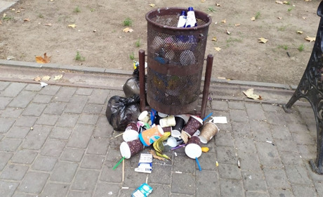 Темно і брудно. Ми пройшлись вулицею Суворова та Міським парком. Що робити, коли в місті брудно?
