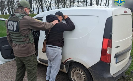 Переправляв військовозобов’язаних за кордон. На Сумщині судили 26-річного молодика