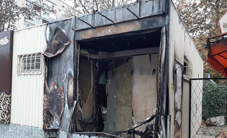 В Мелитополе огонь уничтожил очередную табачную «точку» 