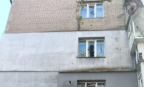 На Херсонщині через ворожі обстріли пошкоджені житлові будинки та приватні автівки, є поранені