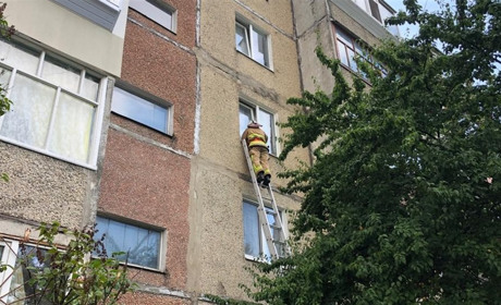 У Вараші п'ятирічна дитина зачинилася у квартирі