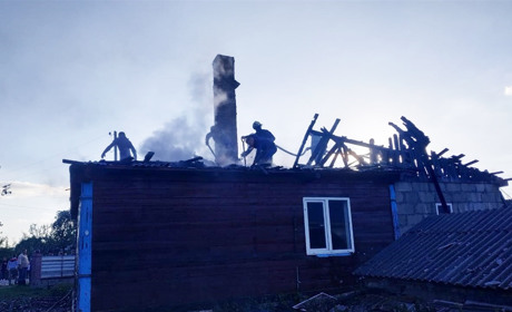 У селі Кідри рятувальники гасили пожежу в житловому будинку