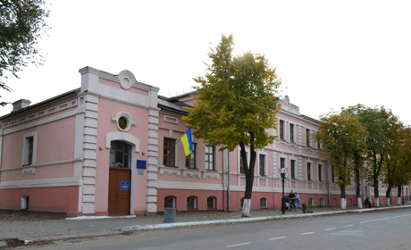 Де раніше був пологовий, а коли відкрили лікарню «на полі»? Тест про історію медзакладів Глухова