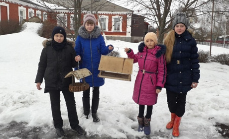 Як дбають про птахів узимку учні Ворожбянського НВК №4