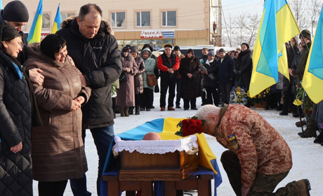 «Армія — це найкраще, що сталося в цьому житті»: в Сарнах попрощалися з Владиславом Василенком