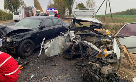 Рятувальники Жмеринки залучили спецтехніку: швидкість стала причиною аварії поблизу села Носківці