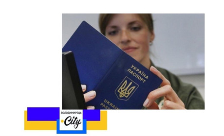Чоловікам для виїзду за кордон з України варто мати документи з ТЦК. Пояснення прикордонників