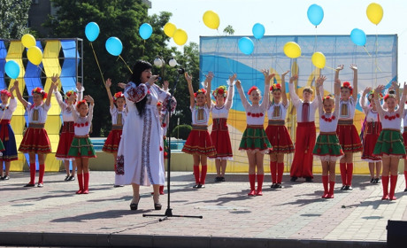 В честь Дня Конституции: поздравляли и награждали