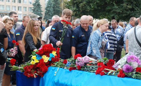 11 днів він боровся за життя і відійшов у Вічність. Шостка попрощалась зі своїм захисником