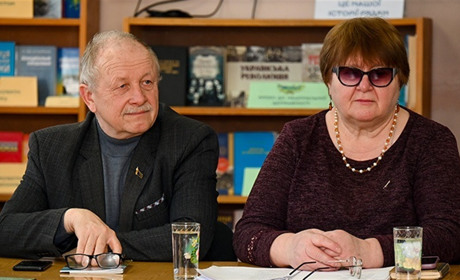 Тепло вітань серед лютневого морозу: творча зустріч з ювілярами в Центральній бібліотеці у Кагарлику