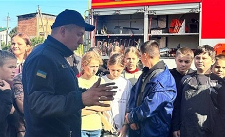 Менських гімназистів рятувальники навчали безпечній поведінці