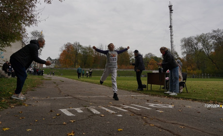 У Городку відбувся легкоатлетичний забіг: учні якої школи здобули найбільше медалей