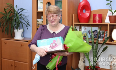 Фото дня: у Лозовій нагородили рятівників новонародженого хлопчика, якого вкинули до вигрібної ями