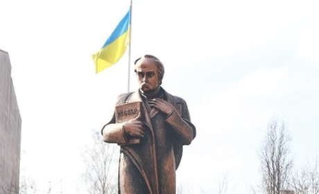 Вклонилися Кобзарю: на Кіцманщині вшанували Тараса Шевченка. Фото