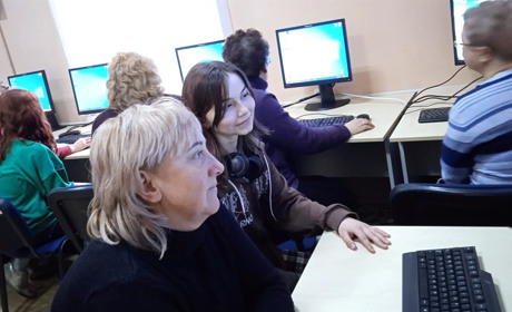 У Фастові учні почали навчати людей старшого віку комп’ютерній грамотності