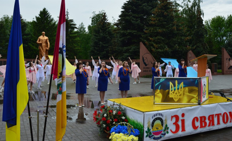 День Перемоги у Сватовому. Згадали загиблих захисників Другої світової війни та воїнів АТО