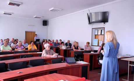 За шкільними партами чи дистанційно: у Жмеринці обговорили навчання учнів в умовах воєнного стану