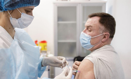 В середу медики Білопільської міської лікарні знову запрошують на вакцинацію до "Виру"